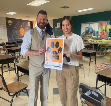 Alumni with Bengal Teaches Here poster in Mexico