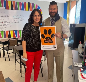 Alumni with Bengal Teaches Here poster in Mexico