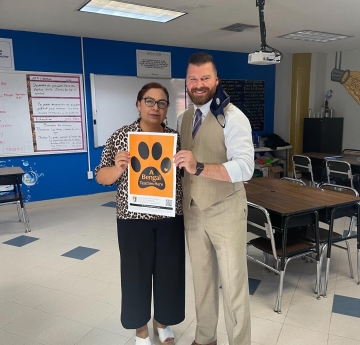 Alumni with Bengal Teaches Here poster in Mexico
